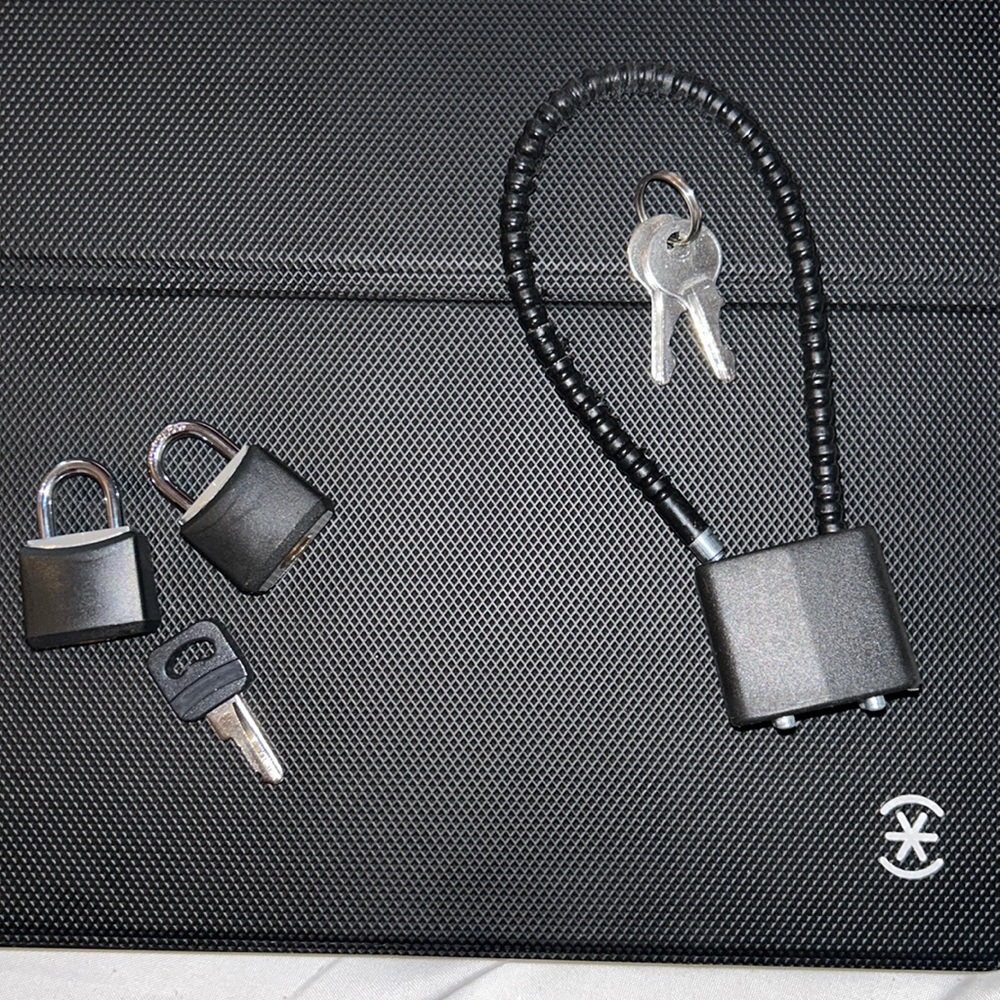 Locks & keys ! 2 different locks